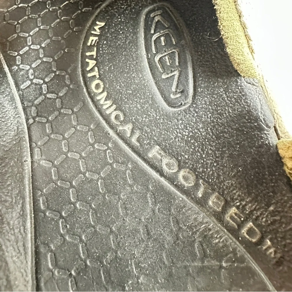 Keen‎ Hybrid Hiking  Sandals in Olive and Beige.